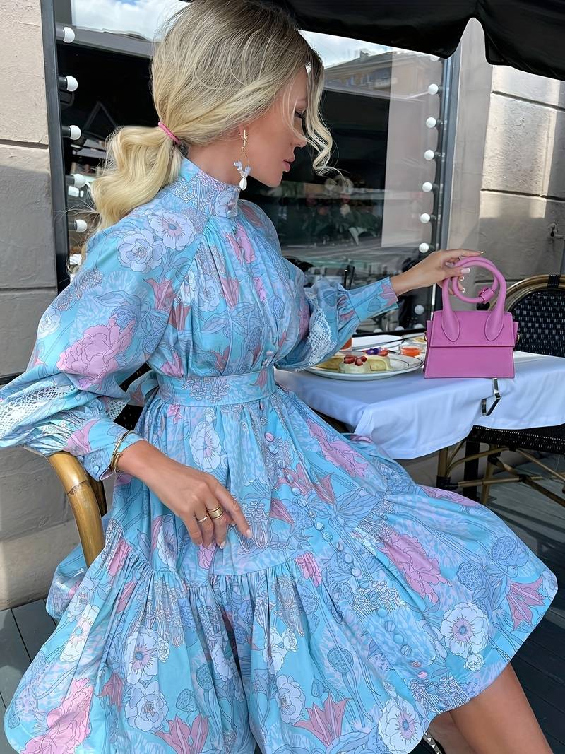Flair kjole med blomstermønster og knappestolpe