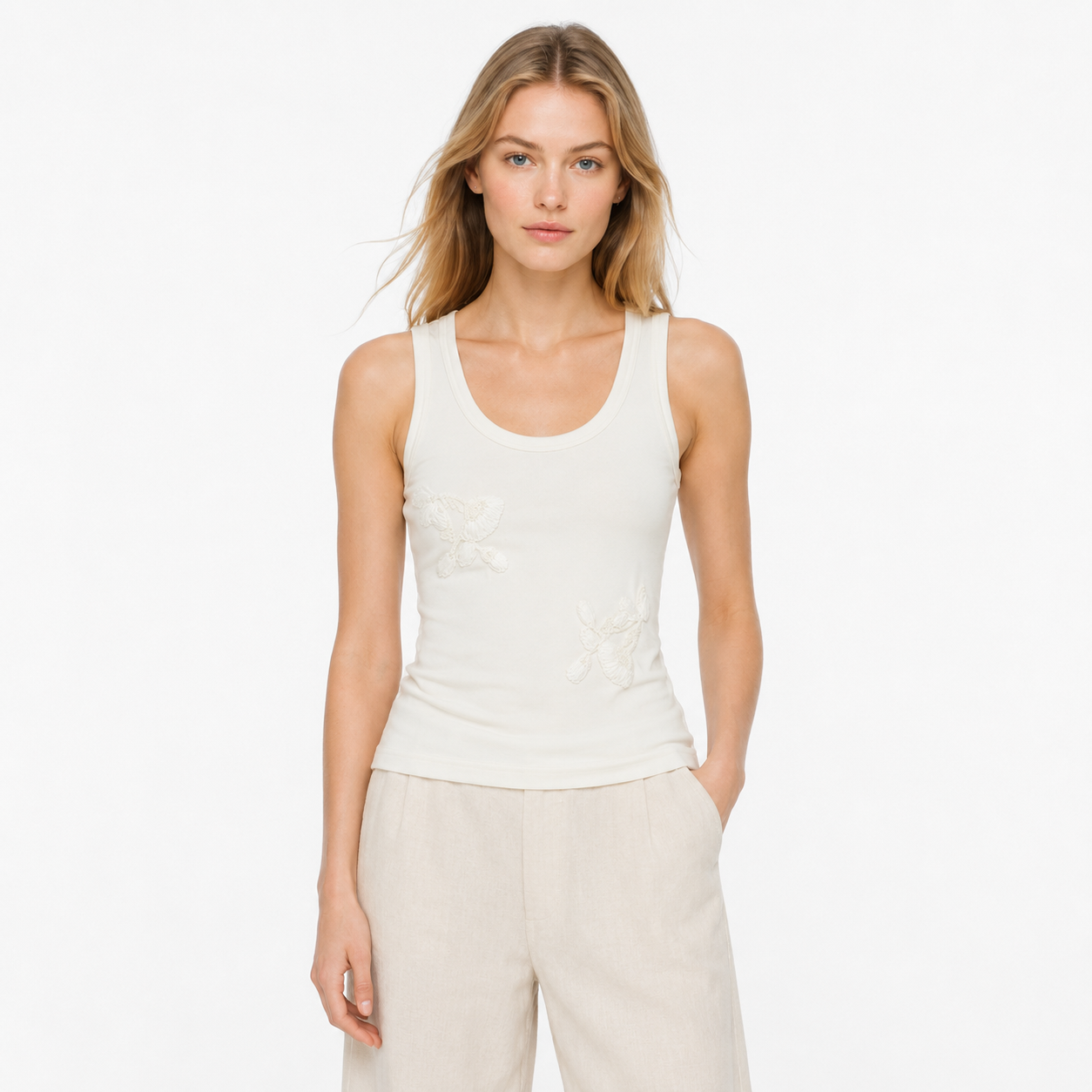 Strikket Camisole til Dame med 3D-Blomster – Elegant Sommertopp