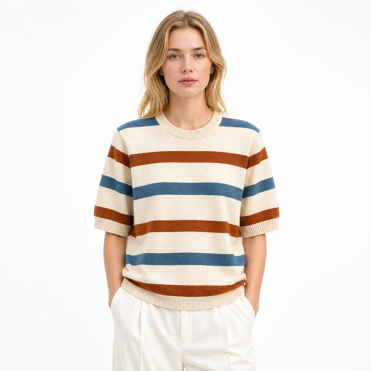 Stripet Strikket T-skjorte til Dame – 100% Bomull &amp; Løs Passform – Beige