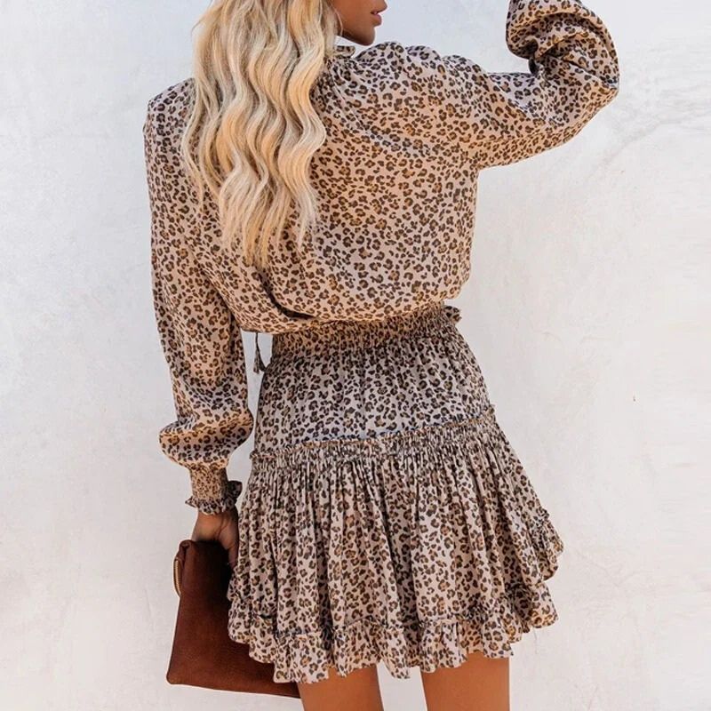 Leopardmønstret kjole