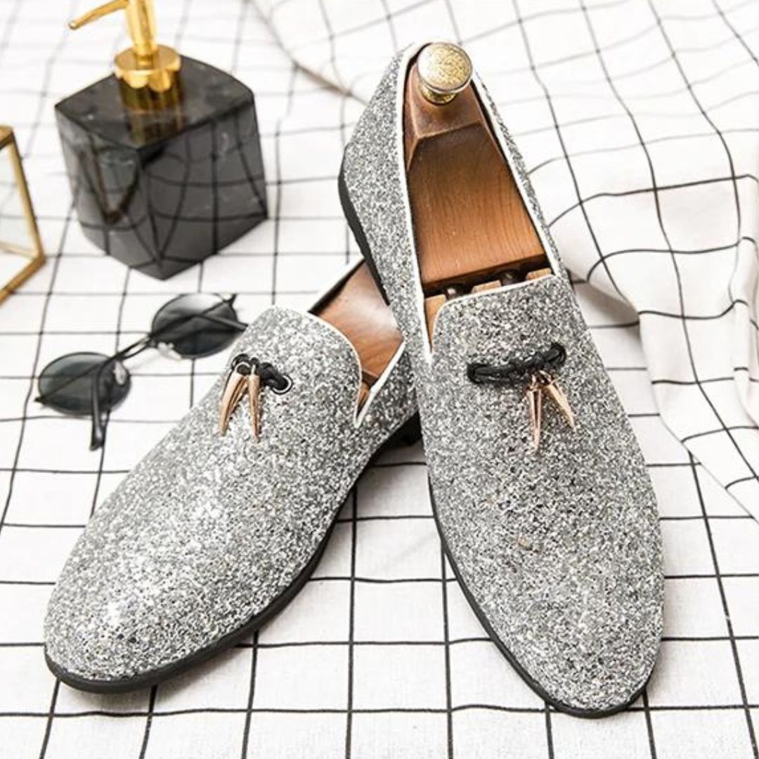 Elegante slip-on-sko med glitter og dusker