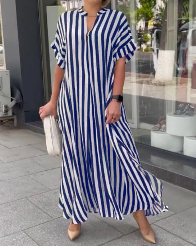 Elegant kjole med V-hals og striper