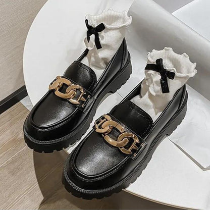 Klassisk loafer med kjededetaljer