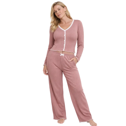 Elegant Dame Pysjsett med Blonder – Langermet Topp og Bukse | Mykt og Forførende Loungewear til Høst og Vinter (2024) – Røde Bønner