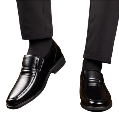 Luftige Skinnsko for Menn med Skjult 6 cm Løft – Elegant Slip-on for Sommer og Jobb – Svart Flatsko