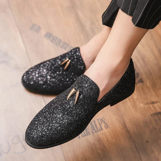 Elegante slip-on-sko med glitter og dusker