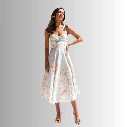 Blomstret sommerkjole med knytestropper