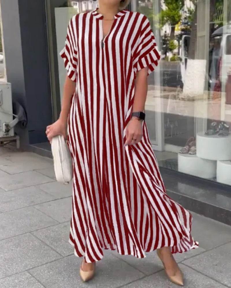 Elegant kjole med V-hals og striper