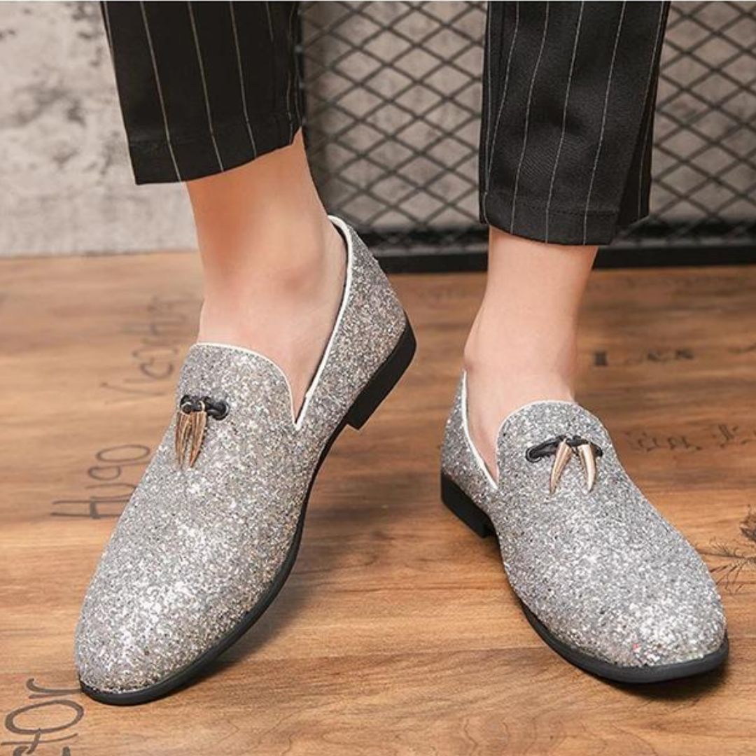 Elegante slip-on-sko med glitter og dusker