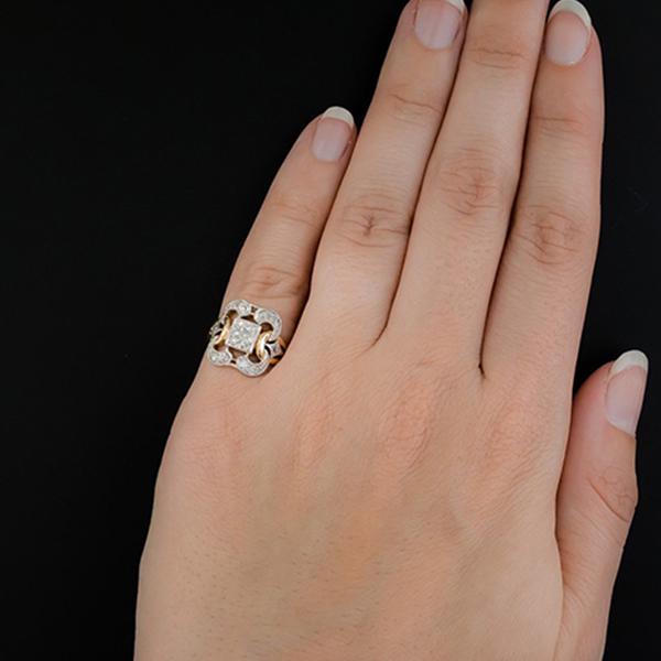 Ring i vintagestil med diamant i midtstykket