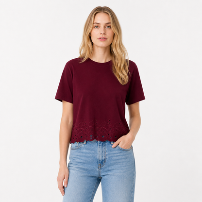Basic T-skjorte til Dame – Med Brodert Hem &amp; Elegant Hverdagsstil