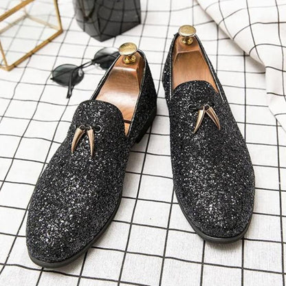 Elegante slip-on-sko med glitter og dusker