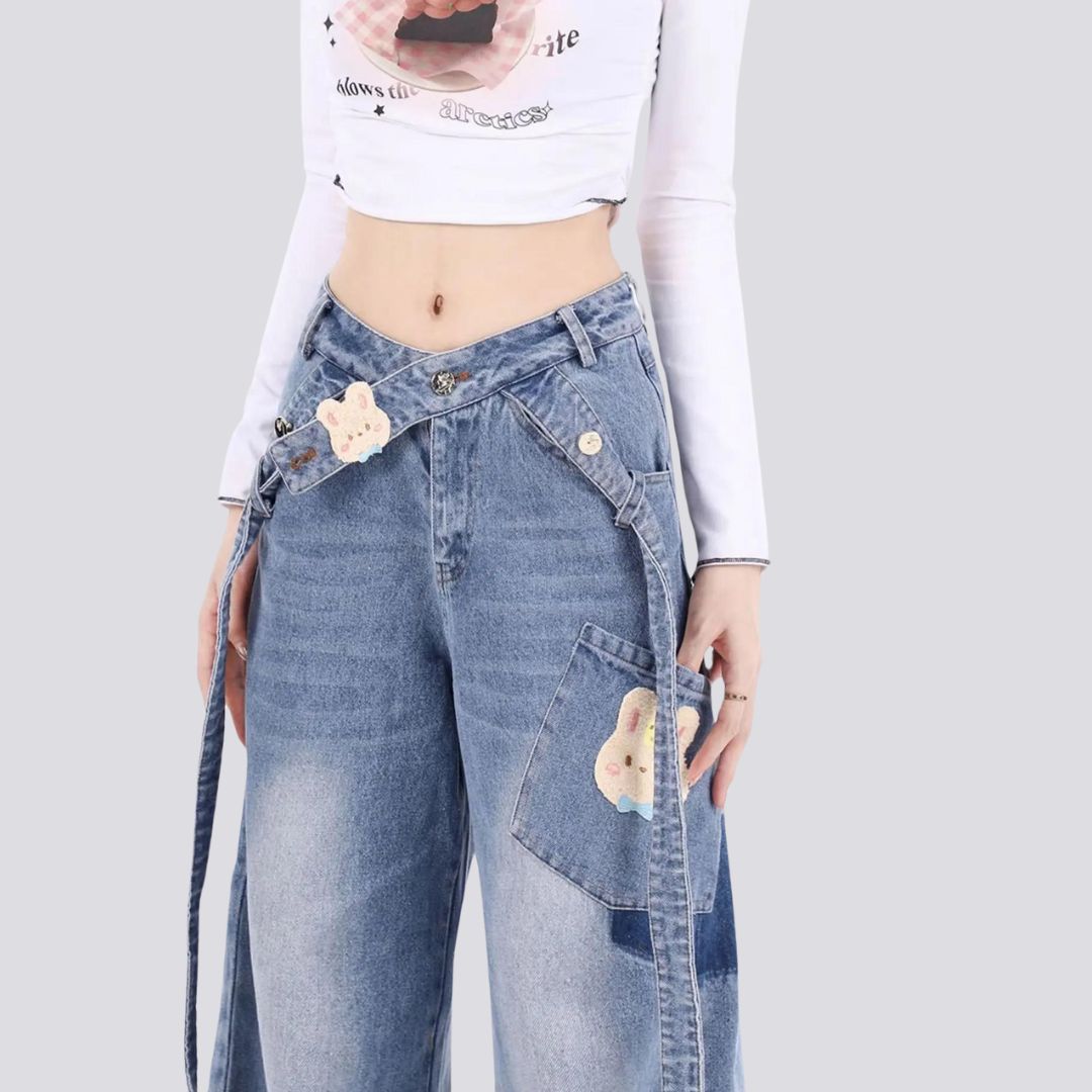 Fancy, lappete jeans med vide ben og belte