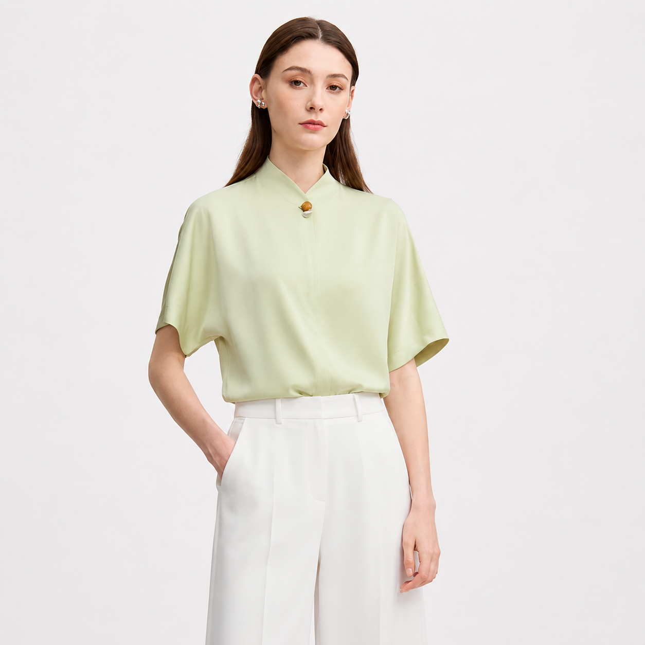 Elegant Chiffonbluse til Dame – Løs Sommertopp med Ståkrage