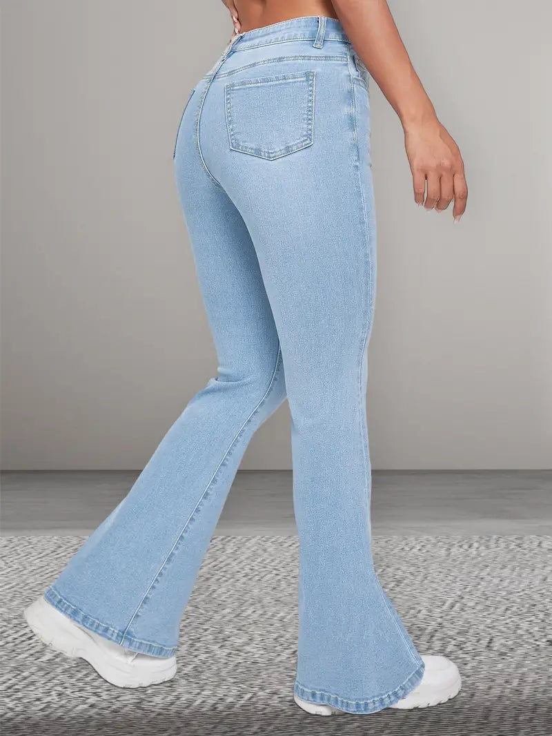 Vaskede jeans med skrå lommer og flared jeans