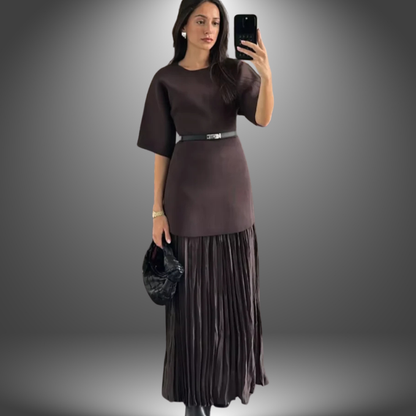 Arielle | Elegant lang strikkekjole i flere felt – Brun