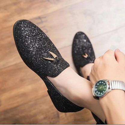 Elegante slip-on-sko med glitter og dusker