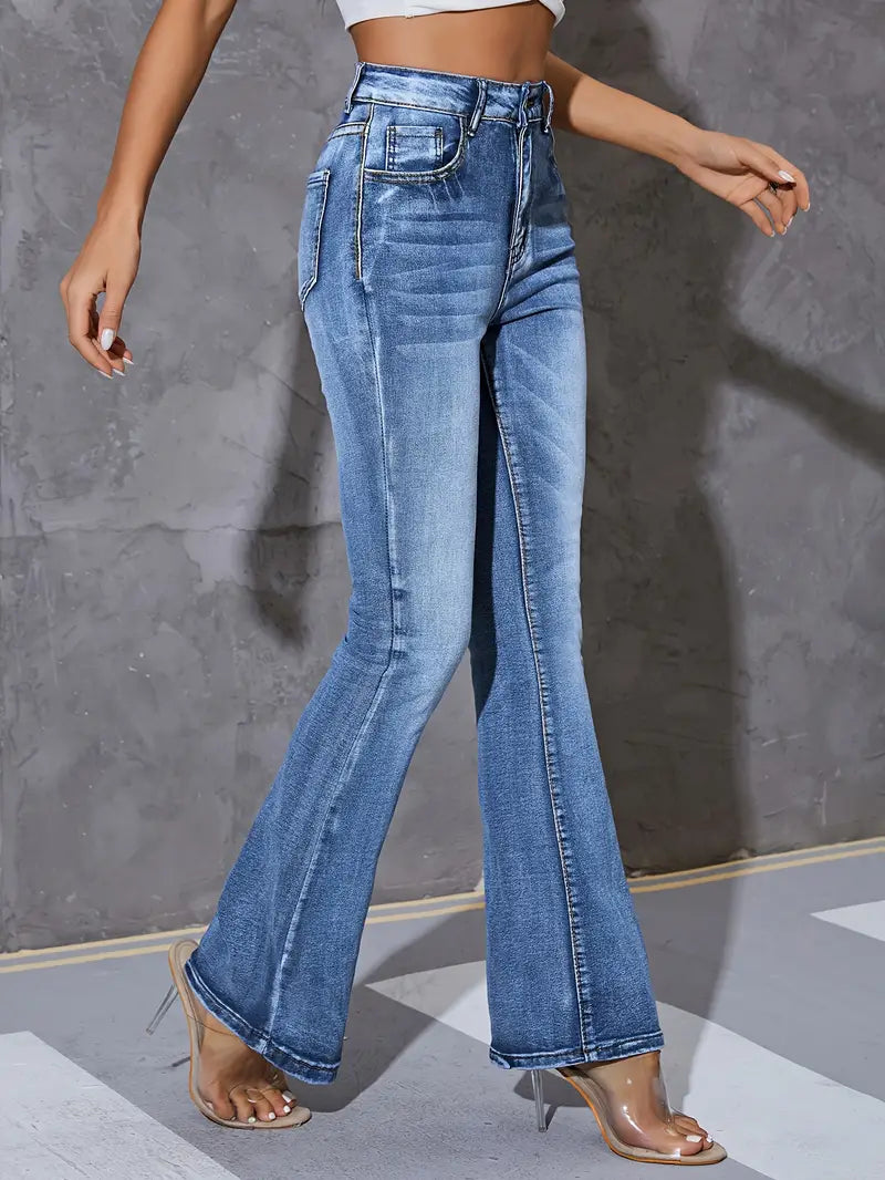 Blå, utslåtte jeans med høy stretch