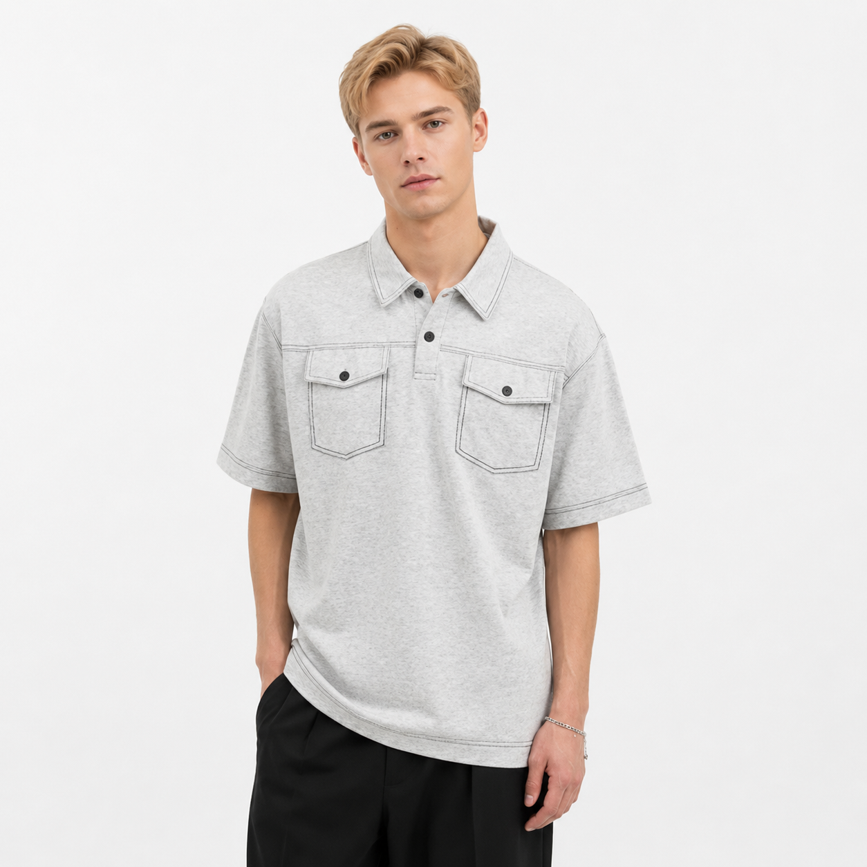 Denim Polo til Herre – Kortermet Polo med Doble Brystlommer