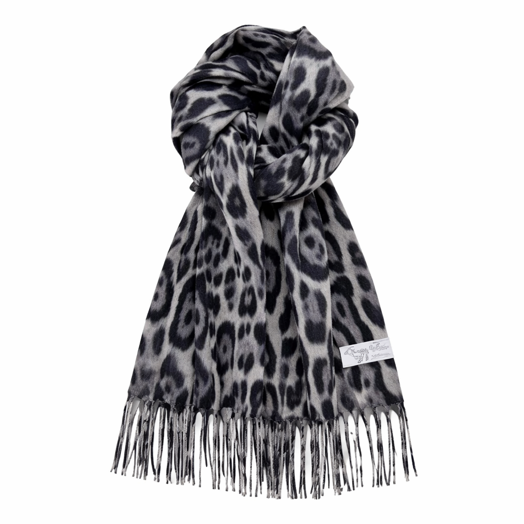 Leopardmønstret Skjerf med Dusker – Tykt og Varmt Vintersjal i Myk Cashmere-Look