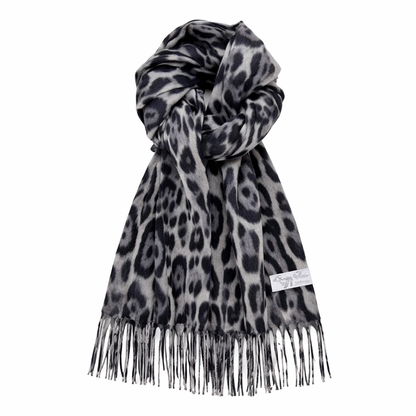 Leopardmønstret Skjerf med Dusker – Tykt og Varmt Vintersjal i Myk Cashmere-Look