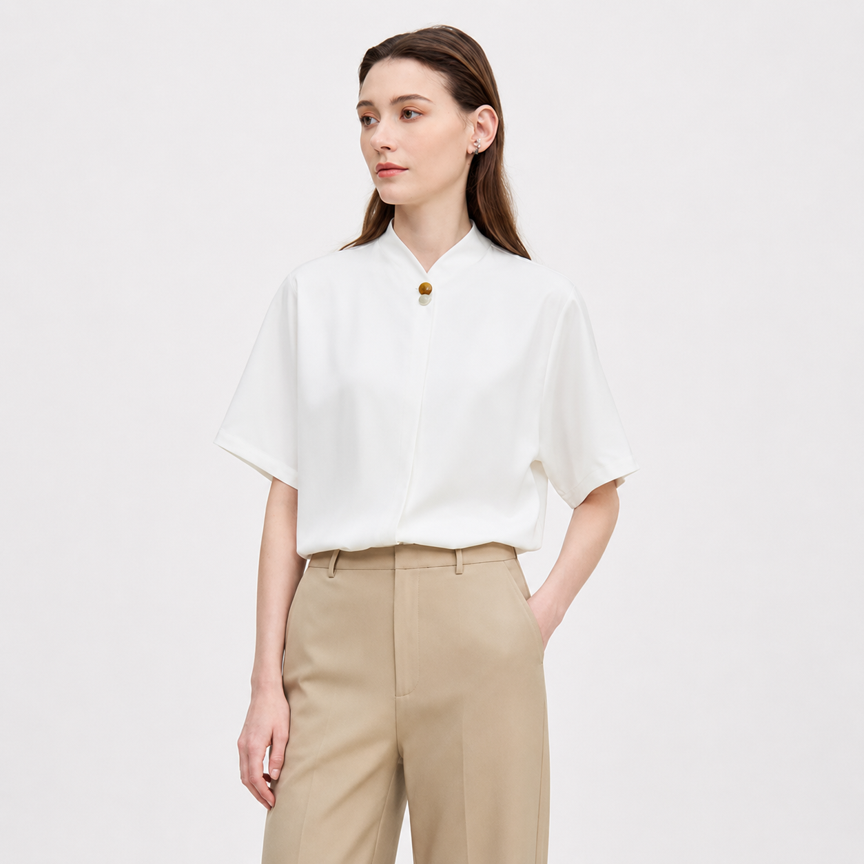 Elegant Chiffonbluse til Dame – Løs Sommertopp med Ståkrage