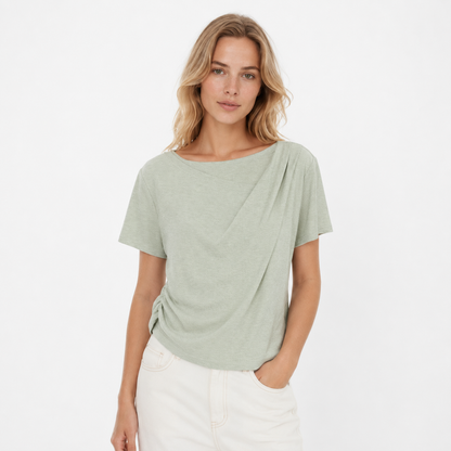 Grønn Asymmetrisk Topp til Dame – Elegant Sommer T-skjorte med Skew Collar – Lys Grønn T-skjorte