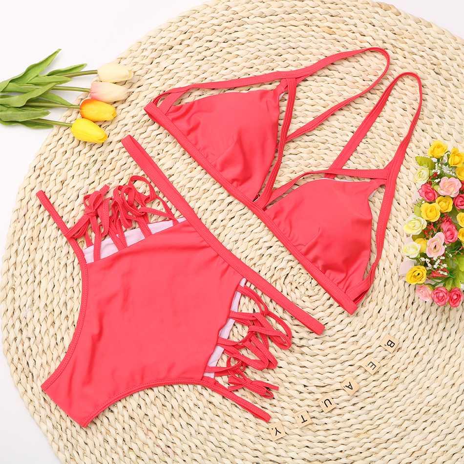 Bikini med flere tangaer