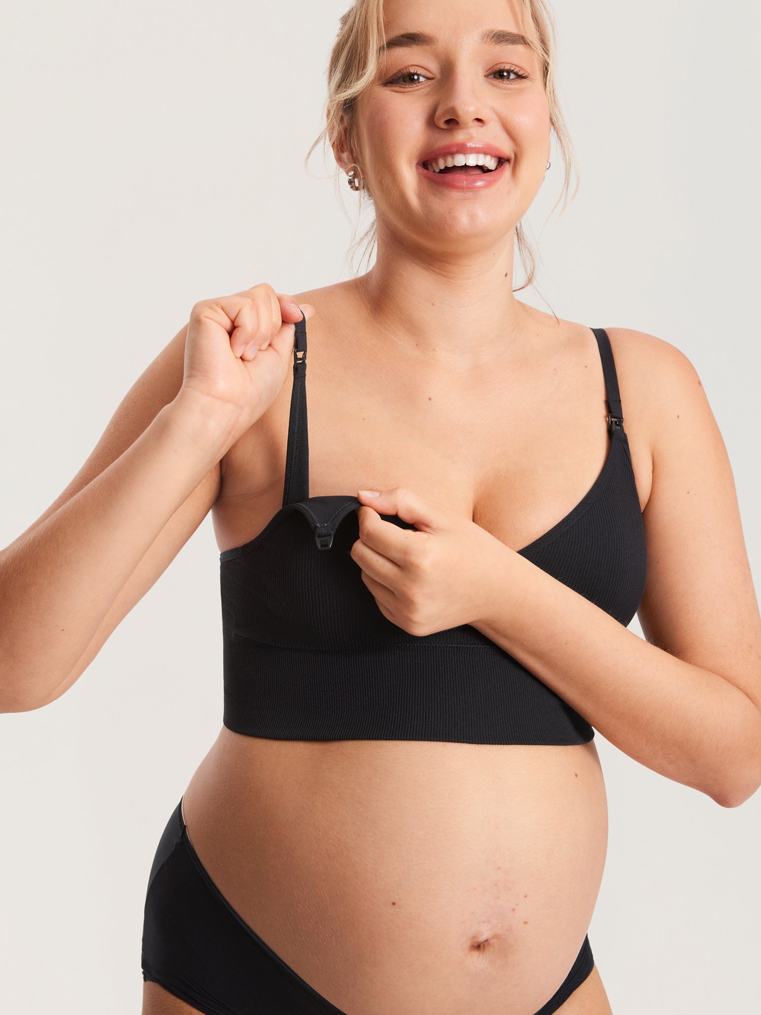 Ammebralette i ribbestrikk med V-hals – ammebh uten bøyle