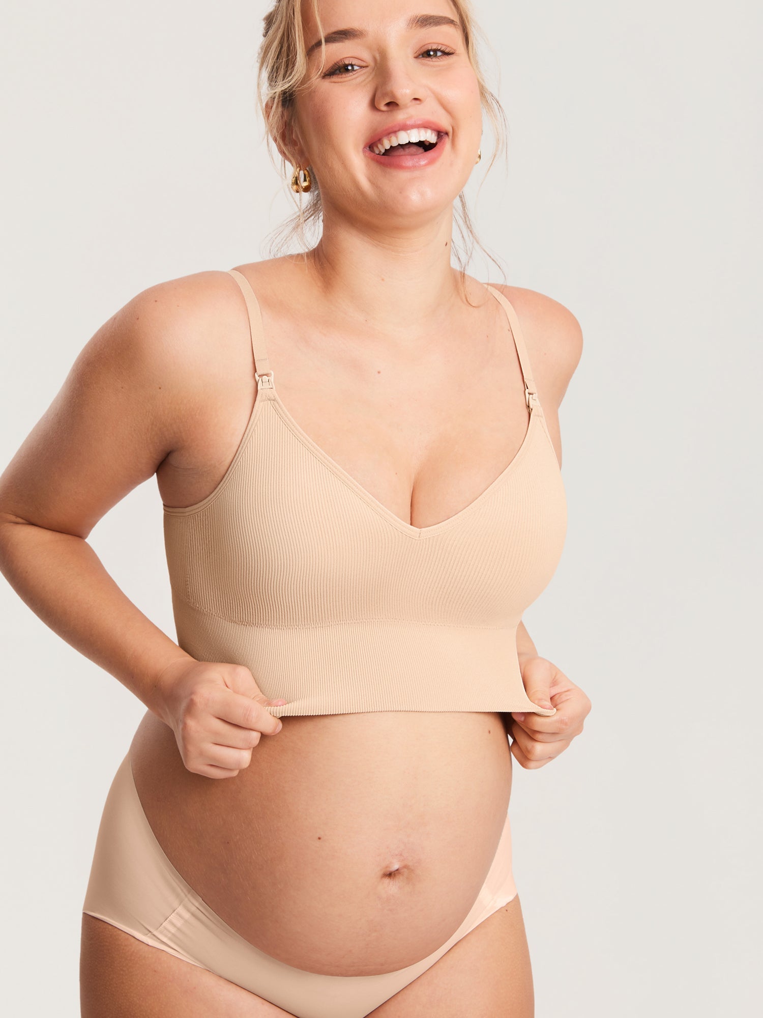 Ammebralette i ribbestrikk med V-hals – ammebh uten bøyle