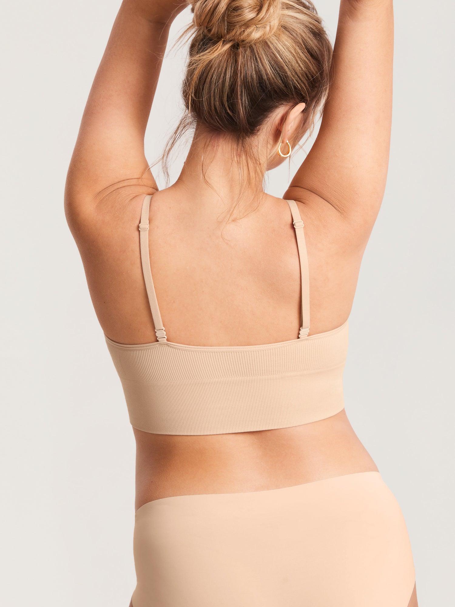 Ammebralette i ribbestrikk med V-hals – ammebh uten bøyle