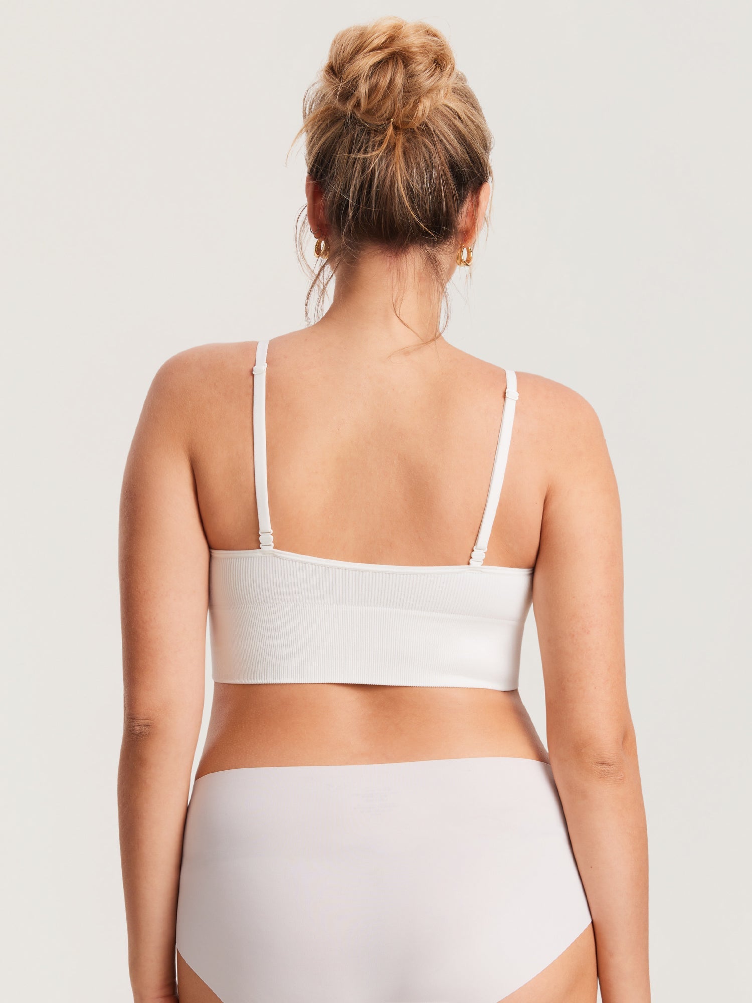 Ammebralette i ribbestrikk med V-hals – ammebh uten bøyle