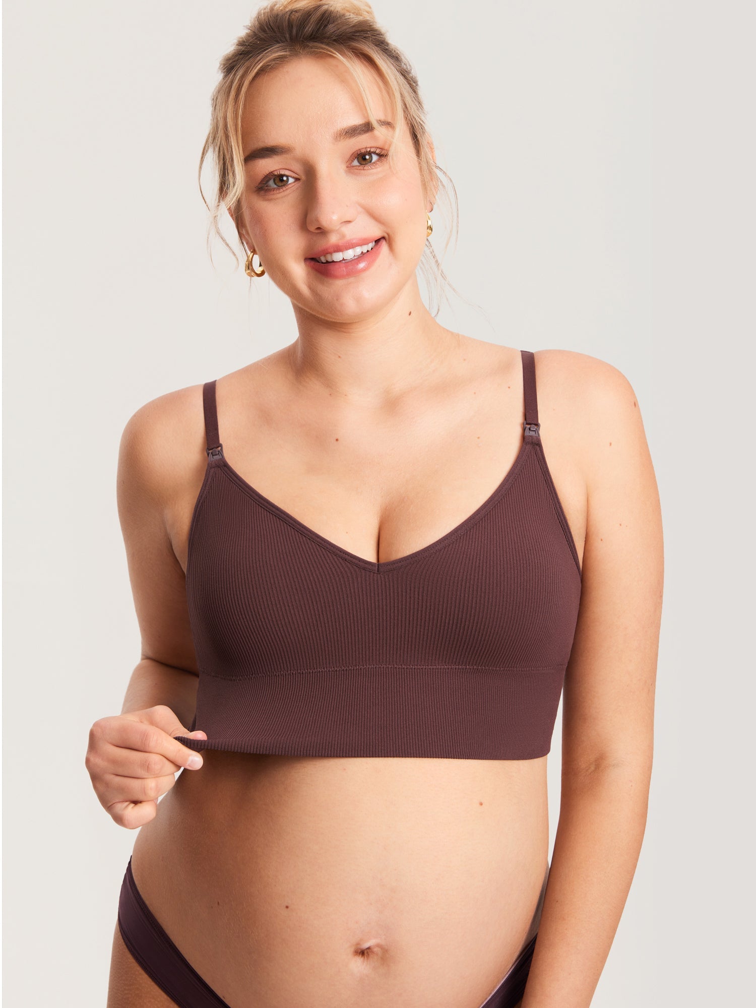 Ammebralette i ribbestrikk med V-hals – ammebh uten bøyle