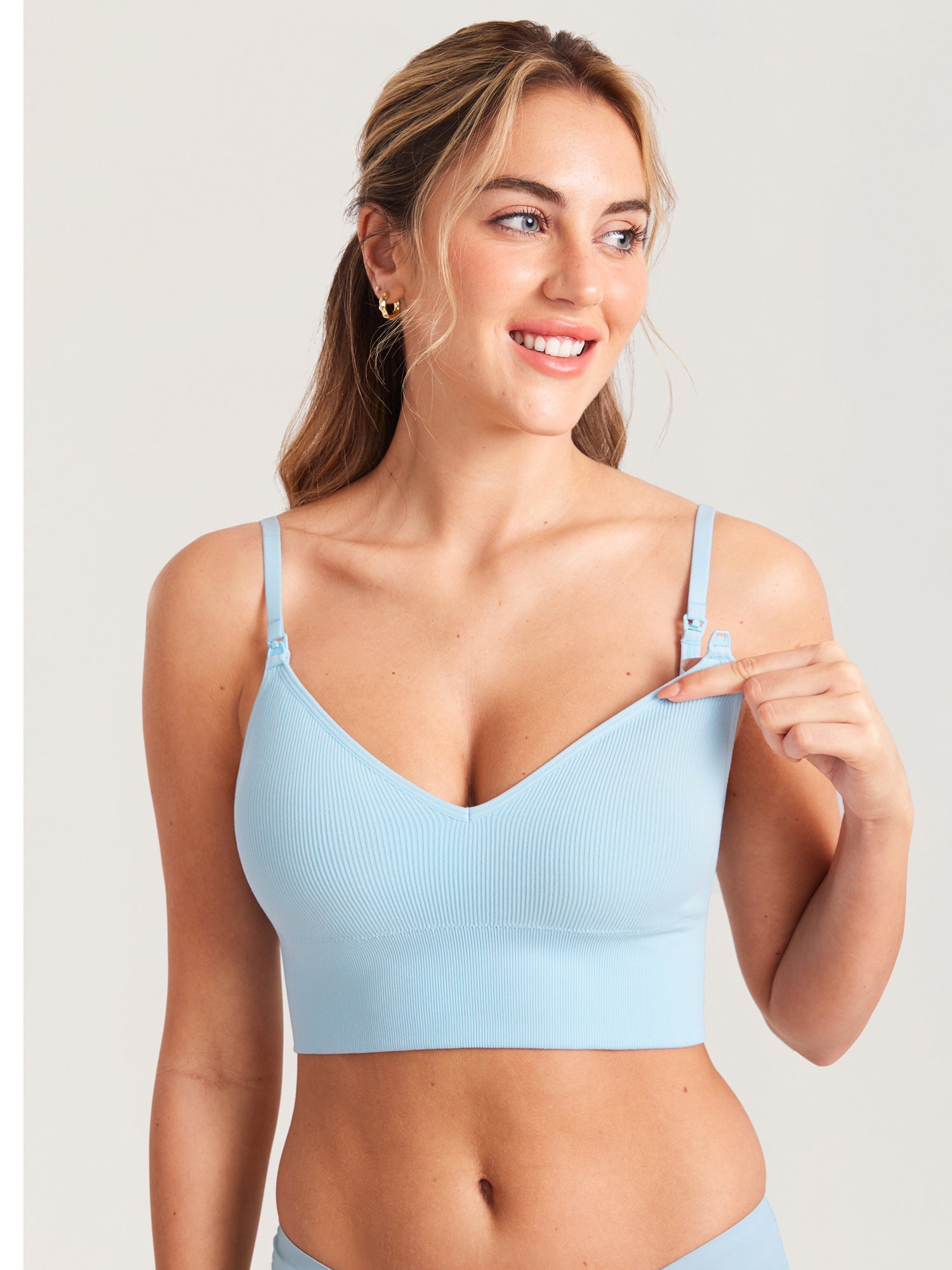 Ammebralette i ribbestrikk med V-hals – ammebh uten bøyle
