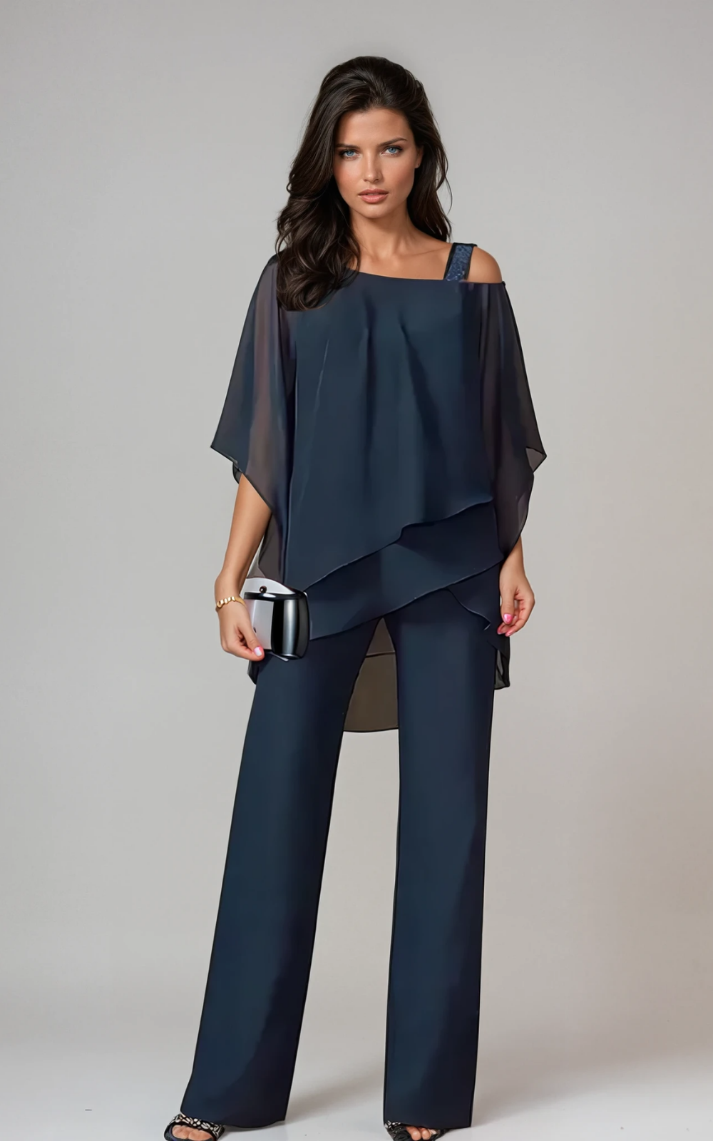 Aria | Todelt sett i chiffon med cold shoulder-topp og rettbukser