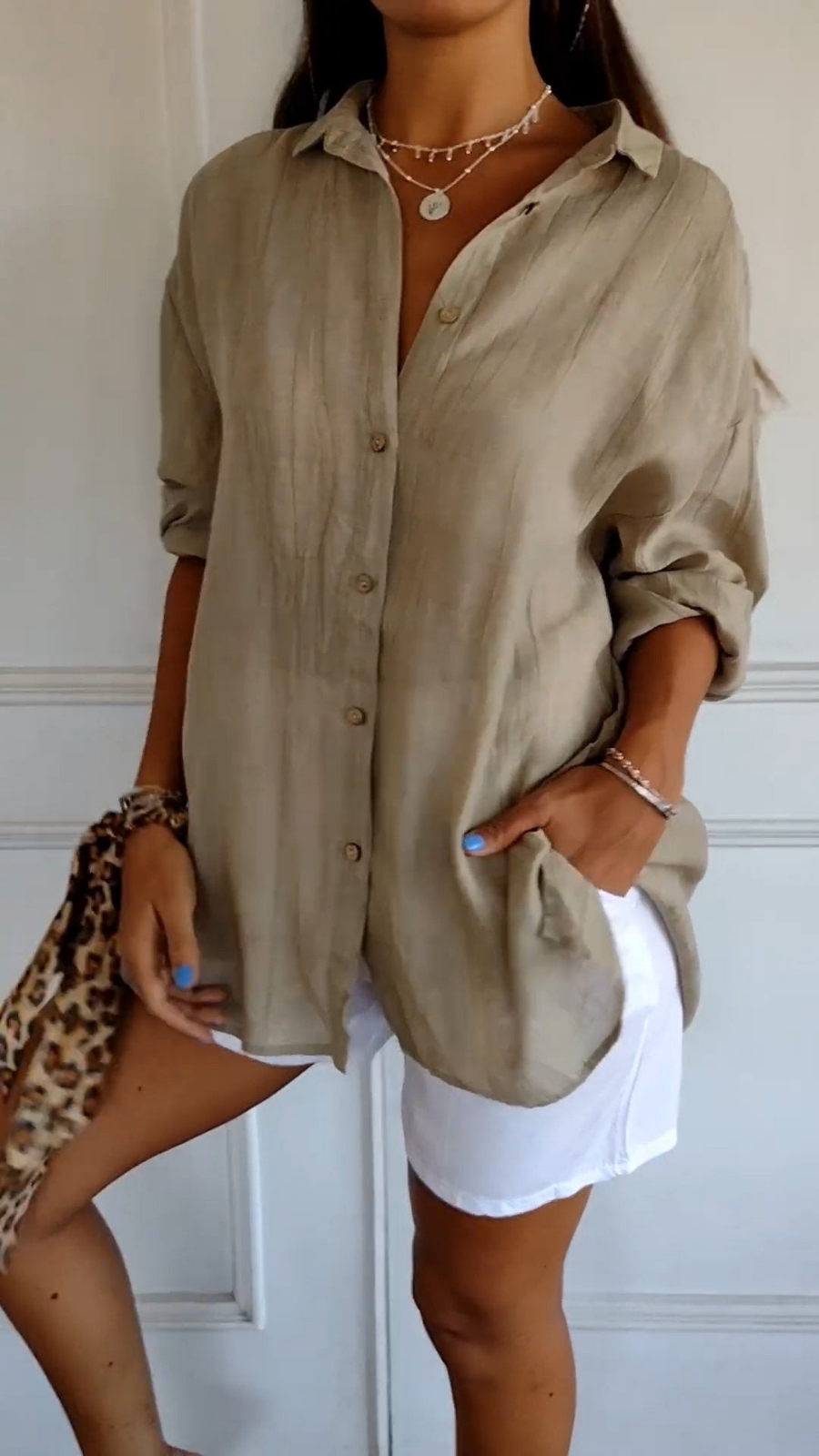 Bea | Oversized skjorte i lin med krage og knappefront