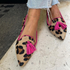 Blythe | Spisse flate sko i khaki semsket skinn med leopardmønster og dusk – 5