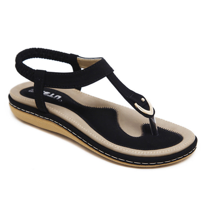 Brea | Flate sandaler i semsket skinn med T-stropp, metalldetalj og slingback
