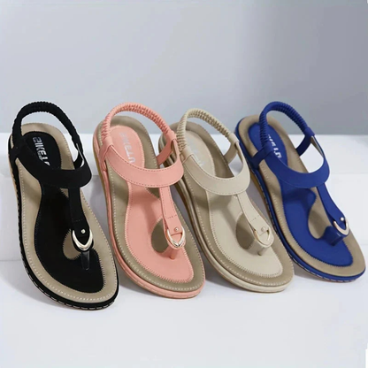 Brea | Flate sandaler i semsket skinn med T-stropp, metalldetalj og slingback