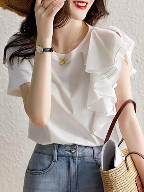 Elegant bluse med volanger og sømmer
