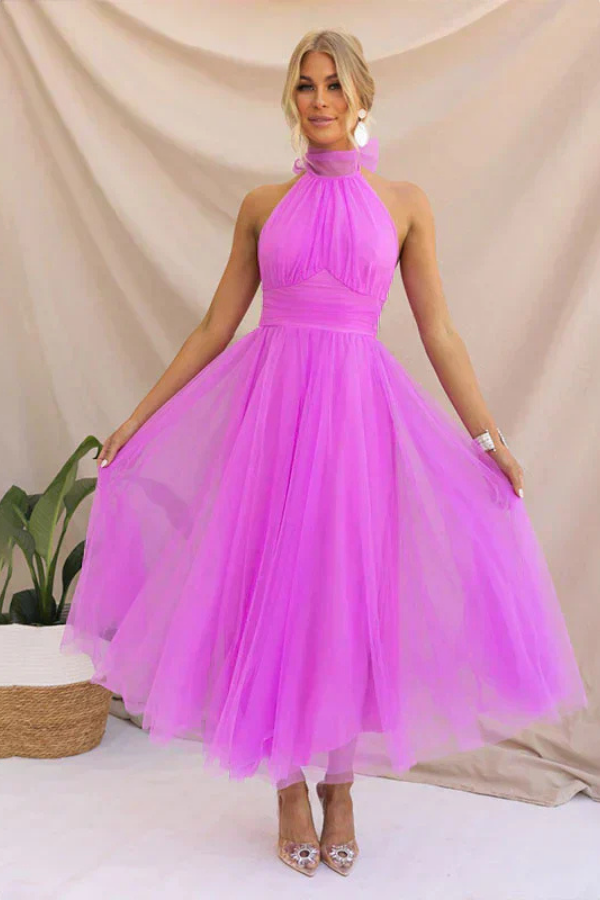 Celestia | A-formet midikjole i chiffonmesh med halterneck og rynket liv