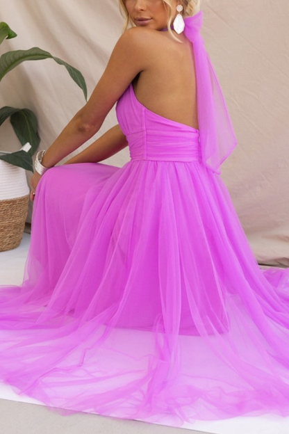 Celestia | A-formet midikjole i chiffonmesh med halterneck og rynket liv
