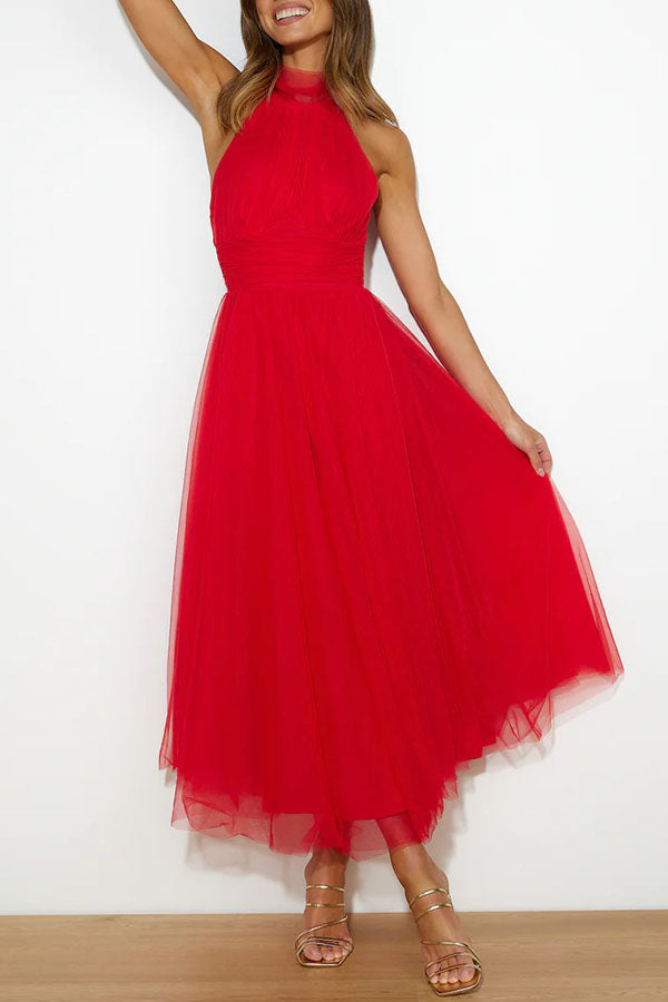 Celestia | A-formet midikjole i chiffonmesh med halterneck og rynket liv