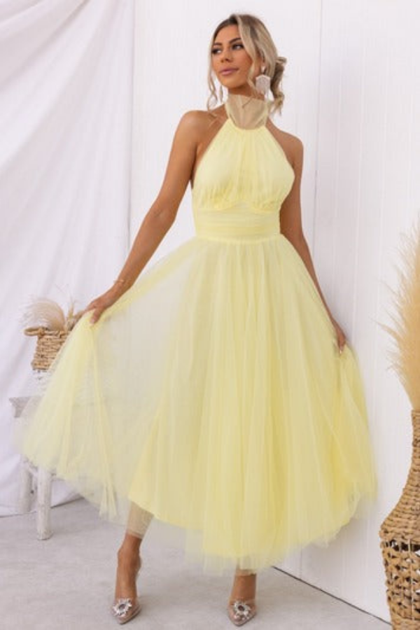 Celestia | A-formet midikjole i chiffonmesh med halterneck og rynket liv