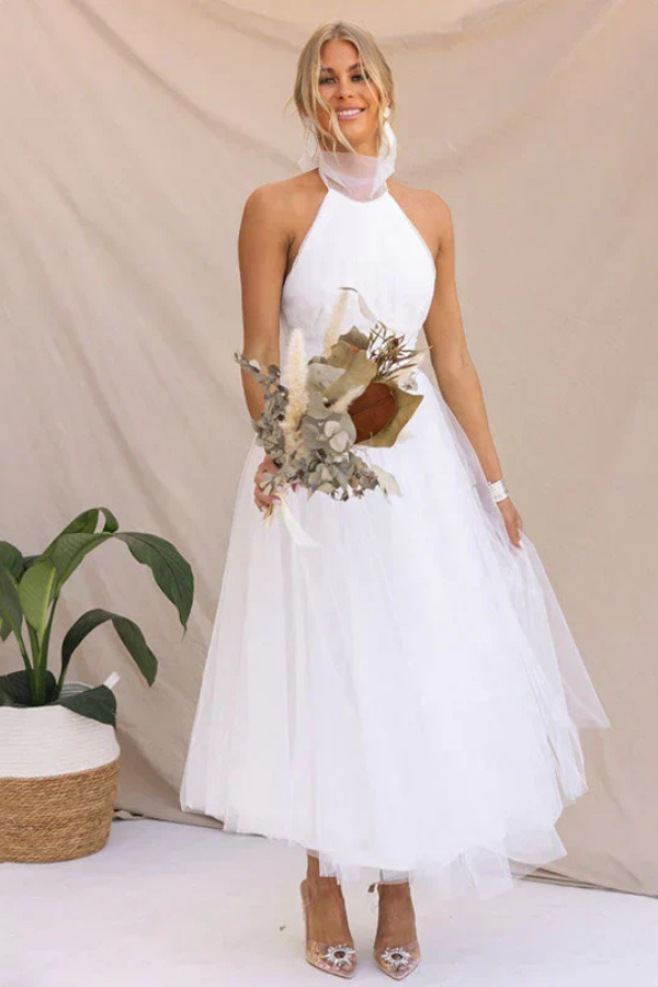 Celestia | A-formet midikjole i chiffonmesh med halterneck og rynket liv