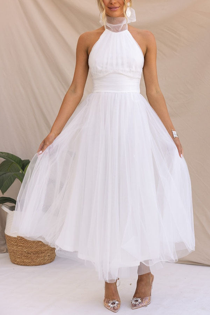 Celestia | A-formet midikjole i chiffonmesh med halterneck og rynket liv