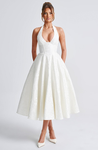 Celestine | A-formet midikjole i jacquard med dyp V-halterneck