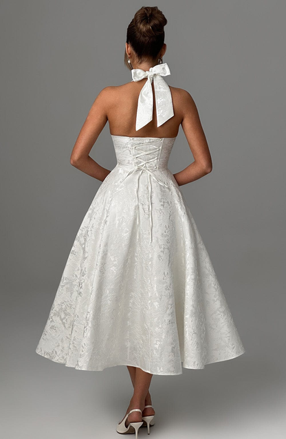 Celestine | A-formet midikjole i jacquard med dyp V-halterneck