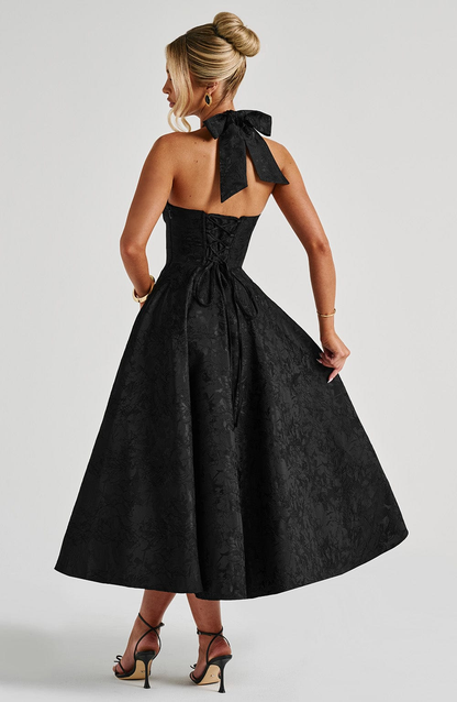 Celestine | A-formet midikjole i jacquard med dyp V-halterneck