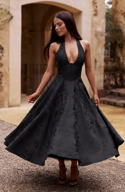 Celestine | A-formet midikjole i jacquard med dyp V-halterneck